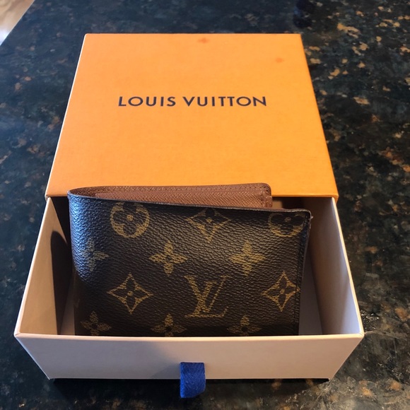 Louis Vuitton Other - ✨Authentic Men’s Louis Vuitton Trifold Wallet✨